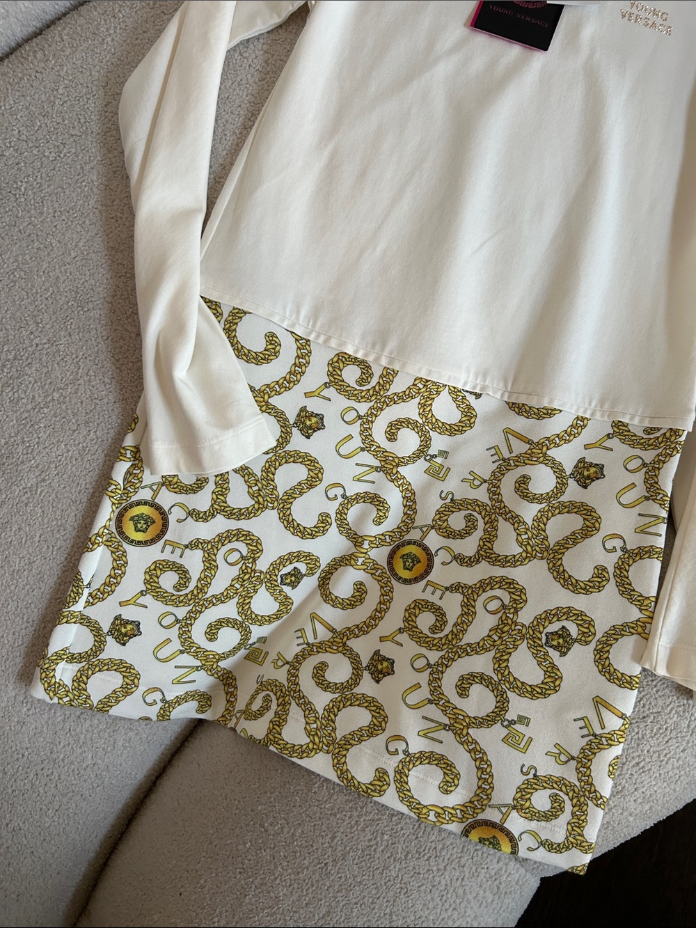 Versace Cream Long-Sleeve Kids Nightgown with Gold Chain-Print Skirt - Picture 3 of 3